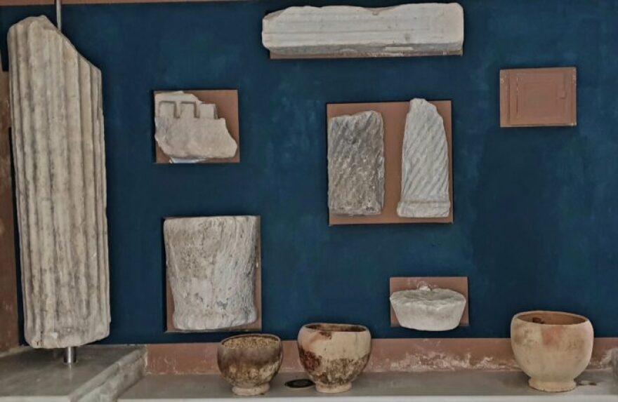 Έκανε το σπίτι της μουσείο με 25 αρχαία εκθέματα στη Μήλο