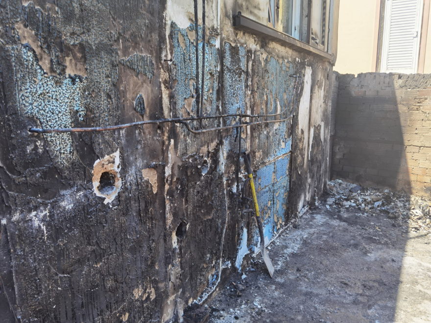 Φωτιά στην Πεντέλη: «Μας έσωσε την τελευταία στιγμή μια υδροφόρα»