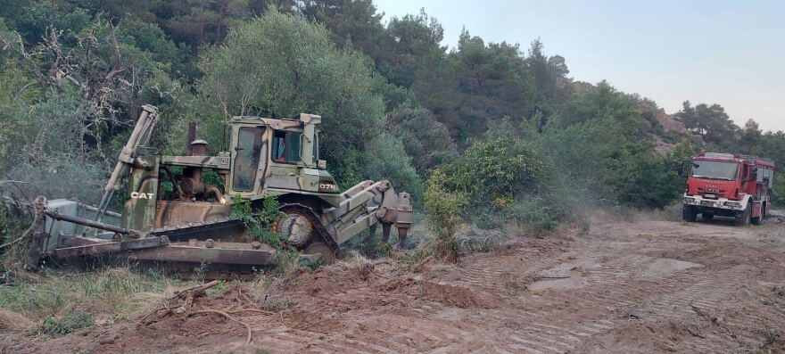 Φωτιά στον Έβρο: Στις παρυφές του δάσους Δαδιάς το μέτωπο, σηκώθηκαν εναέρια μέσα
