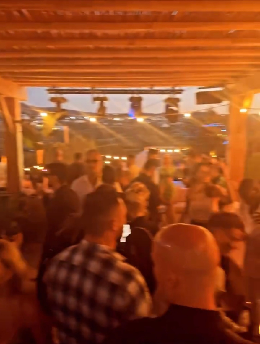 Μύκονος: Η Ευγενία Νιάρχου, οι ουρές στη Φτελιά, το «Billionaire» και ο κύριος... Patek Philippe