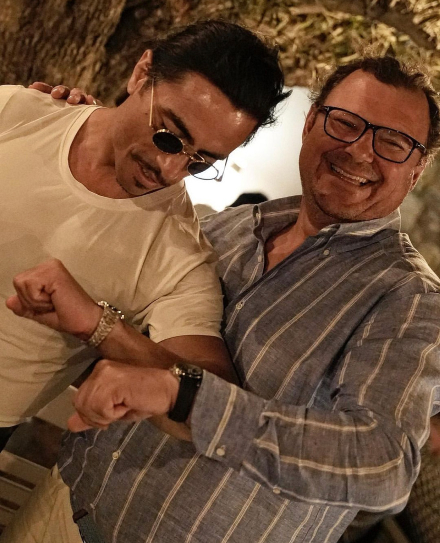 Μύκονος: Η Ευγενία Νιάρχου, οι ουρές στη Φτελιά, το «Billionaire» και ο κύριος... Patek Philippe