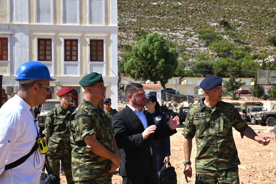 Μονάδες του Στρατού Ξηράς και του Πολεμικού Ναυτικού επισκέφθηκε ο Χαρδαλιάς στο Καστελλόριζο