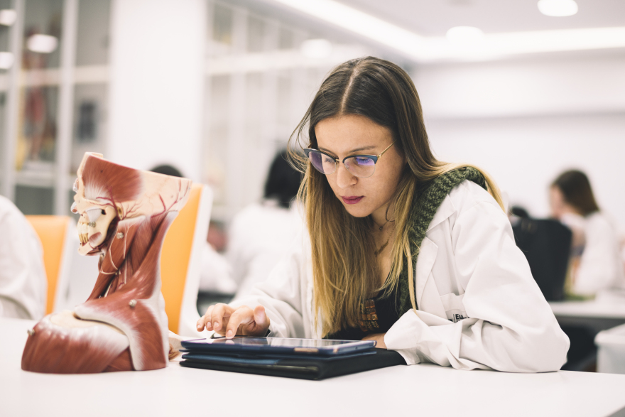  Σπούδασε στην πιο σύγχρονη Ιατρική Σχολή της Ευρώπης