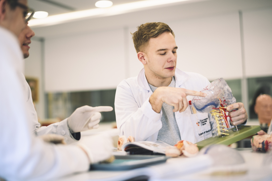  Σπούδασε στην πιο σύγχρονη Ιατρική Σχολή της Ευρώπης