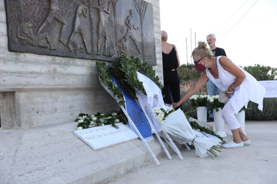 Μάτι: Βουβός πόνος και ρίγη συγκίνησης για τα τέσσερα χρόνια από τη φονική φωτιά