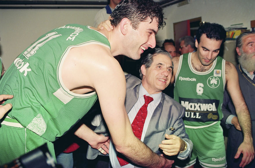 Νίκος Γκάλης: Έκλεισε τα 66 και η FIBA του ευχήθηκε με τις καλύτερες στιγμές του από το Eurobasket 1987 - Δείτε βίντεο 