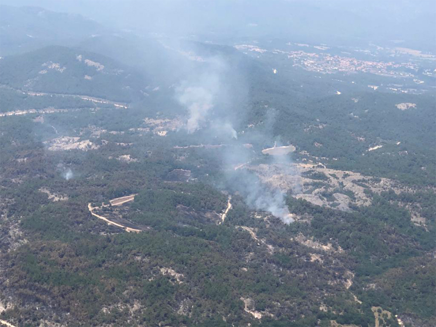 Τρίτη ημέρα ανεξέλεγκτη η μεγάλη φωτιά στο δάσος της Δαδιάς - Οι πυκνοί καπνοί δυσκολεύουν τις ρίψεις