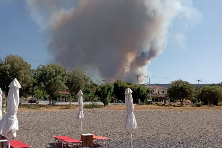 Φωτιά στη Λέσβο: Εκκενώνονται η Βρίσα και ο Σταυρός