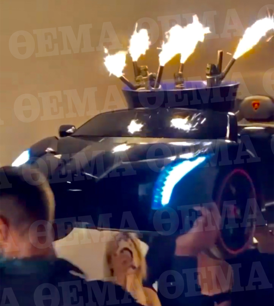 Μύκονος: Το «Billionaire» για λίγους, η Lamborghini με τις σαμπάνιες και το πάρτι με τα 2.000 άτομα στη Φτελιά