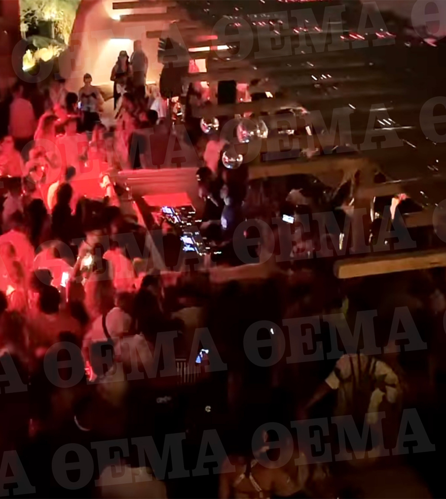 Μύκονος: Το «Billionaire» για λίγους, η Lamborghini με τις σαμπάνιες και το πάρτι με τα 2.000 άτομα στη Φτελιά