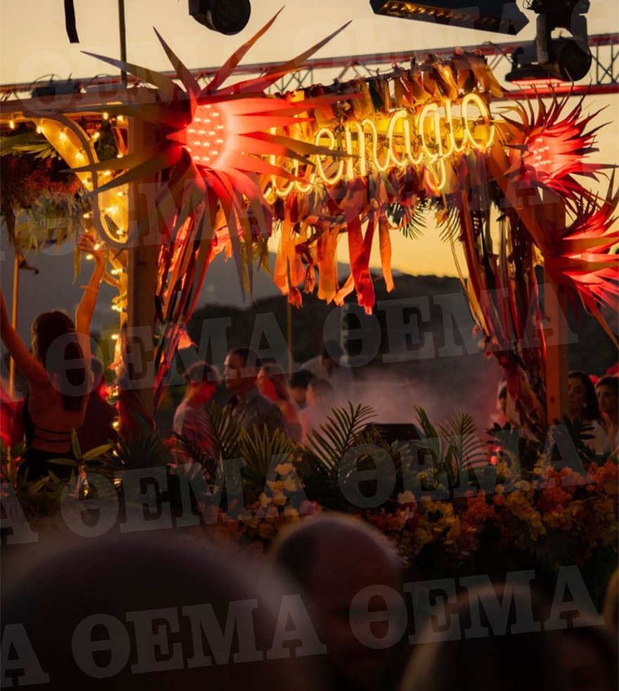 Μύκονος: Το «Billionaire» για λίγους, η Lamborghini με τις σαμπάνιες και το πάρτι με τα 2.000 άτομα στη Φτελιά