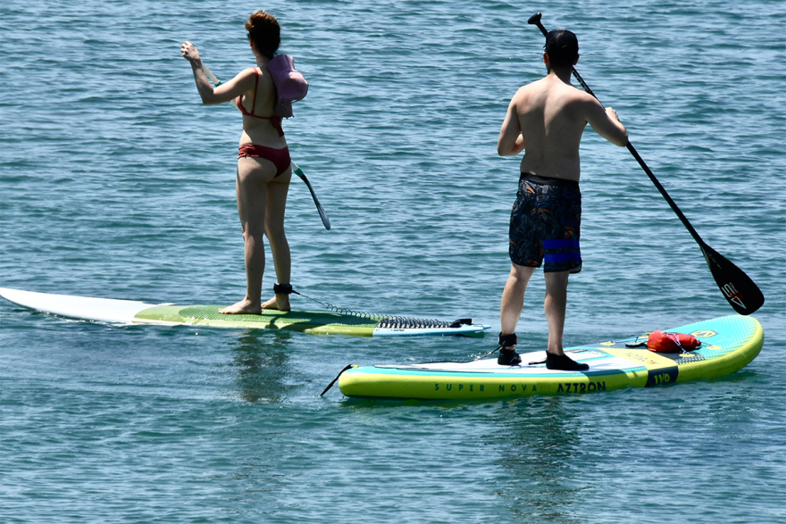 Καύσωνας: Στις παραλίες οι Αθηναίοι για «ανάσες δροσιάς» - Δείτε φωτογραφίες