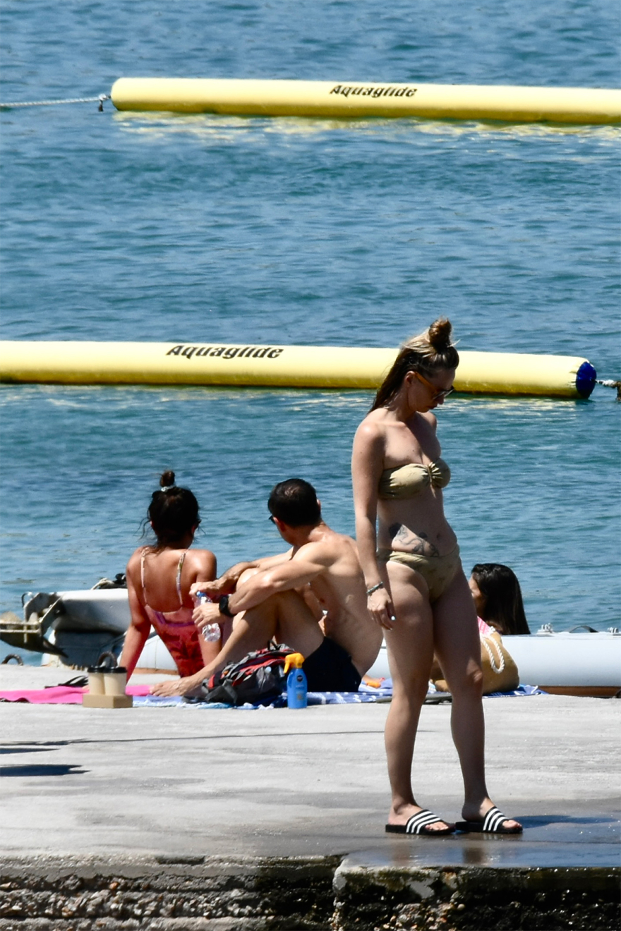 Καύσωνας: Στις παραλίες οι Αθηναίοι για «ανάσες δροσιάς» - Δείτε φωτογραφίες