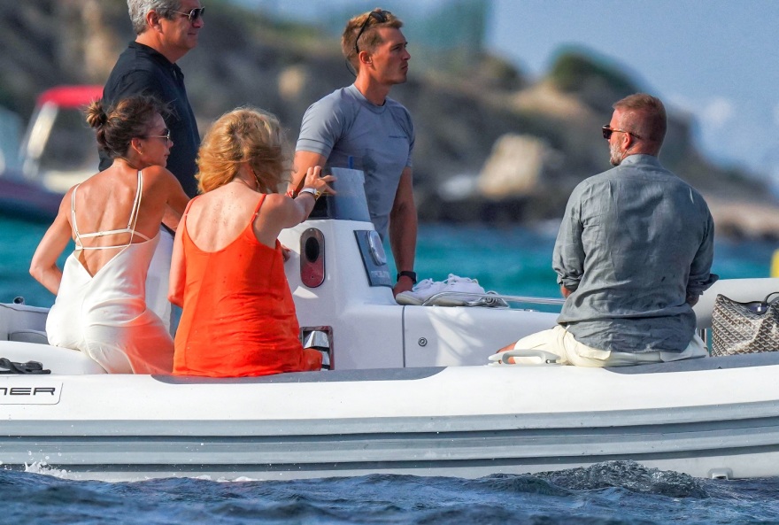 Ο Ντέιβιντ και η Βικτόρια Μπέκαμ απολαμβάνουν τον έρωτά τους στο Σεν Τροπέ