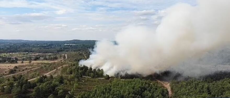 Μεγάλη φωτιά έξω από το Λονδίνο - Κίνδυνος να ακυρωθούν οι πτήσεις στο Χίθροου