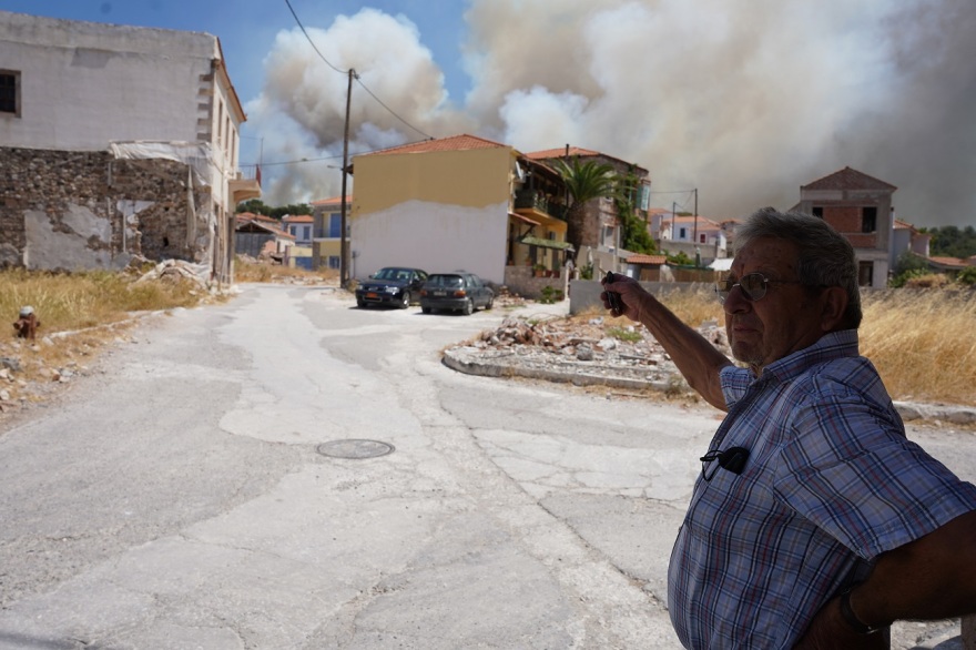 Φωτιά στη Λέσβο: Εκκενώνονται η Βρίσα και ο Σταυρός