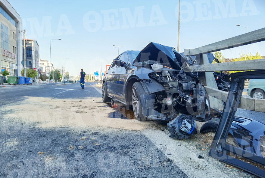 Τρεις τραυματίες σε τροχαίο στον Παράδεισο Αμαρουσίου - «Σμπαράλια» το αυτοκίνητο που επέβαιναν (φωτογραφίες)