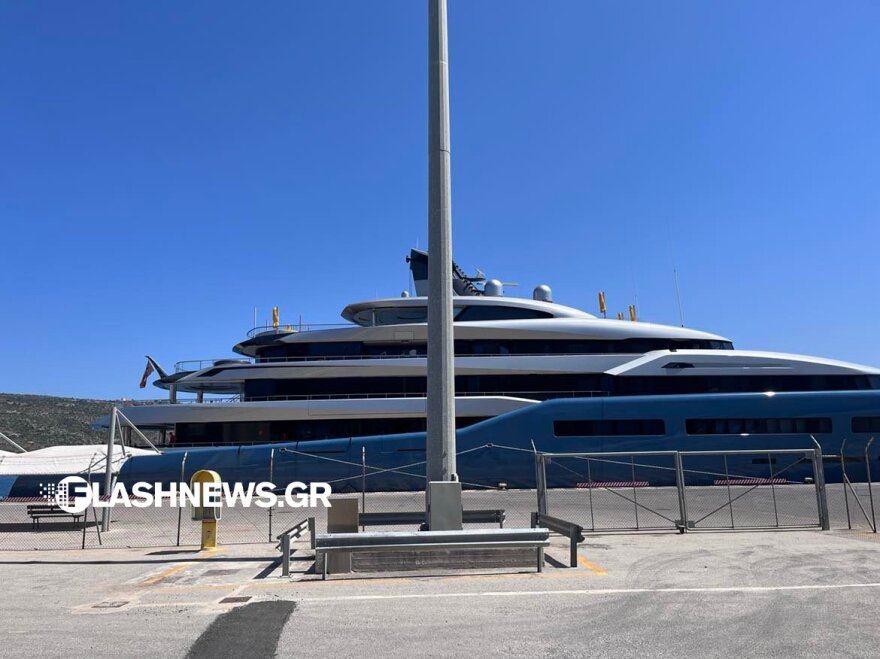 Κρήτη: Εντυπωσιακές εικόνες από πολυτελές γιοτ, αγκυροβολημένο στο λιμάνι της Σούδας