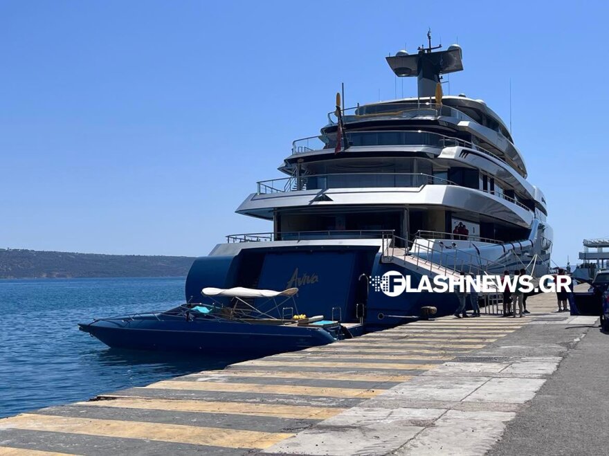 Κρήτη: Εντυπωσιακές εικόνες από πολυτελές γιοτ, αγκυροβολημένο στο λιμάνι της Σούδας