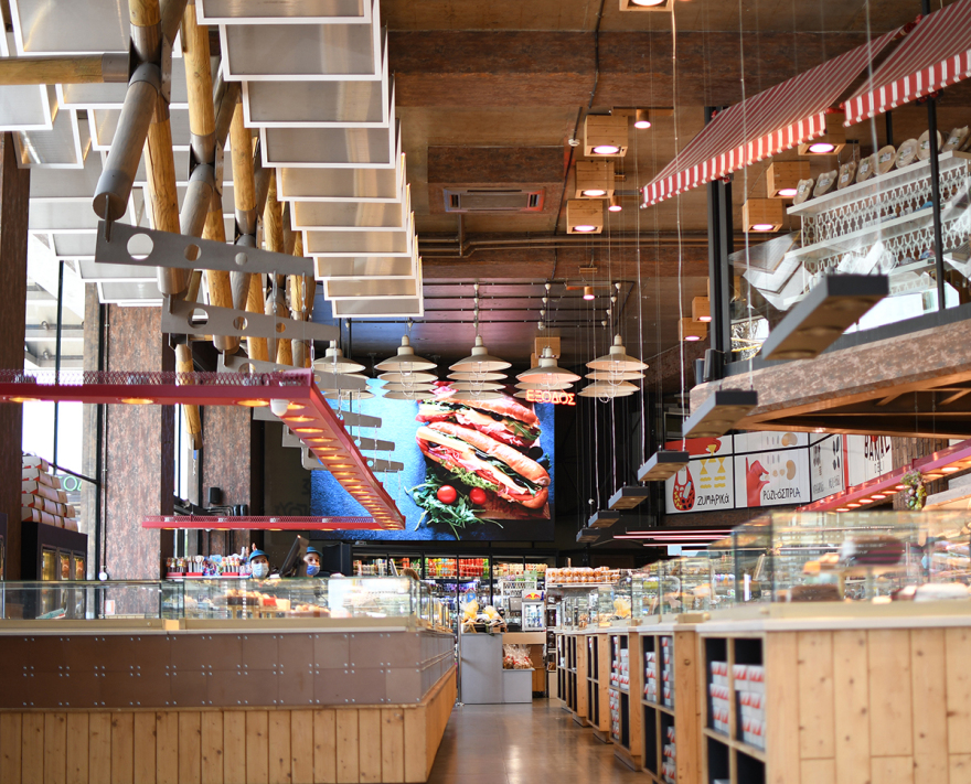 Τα food halls που μας μυούν σε μια συναρπαστική γαστρονομική εμπειρία 