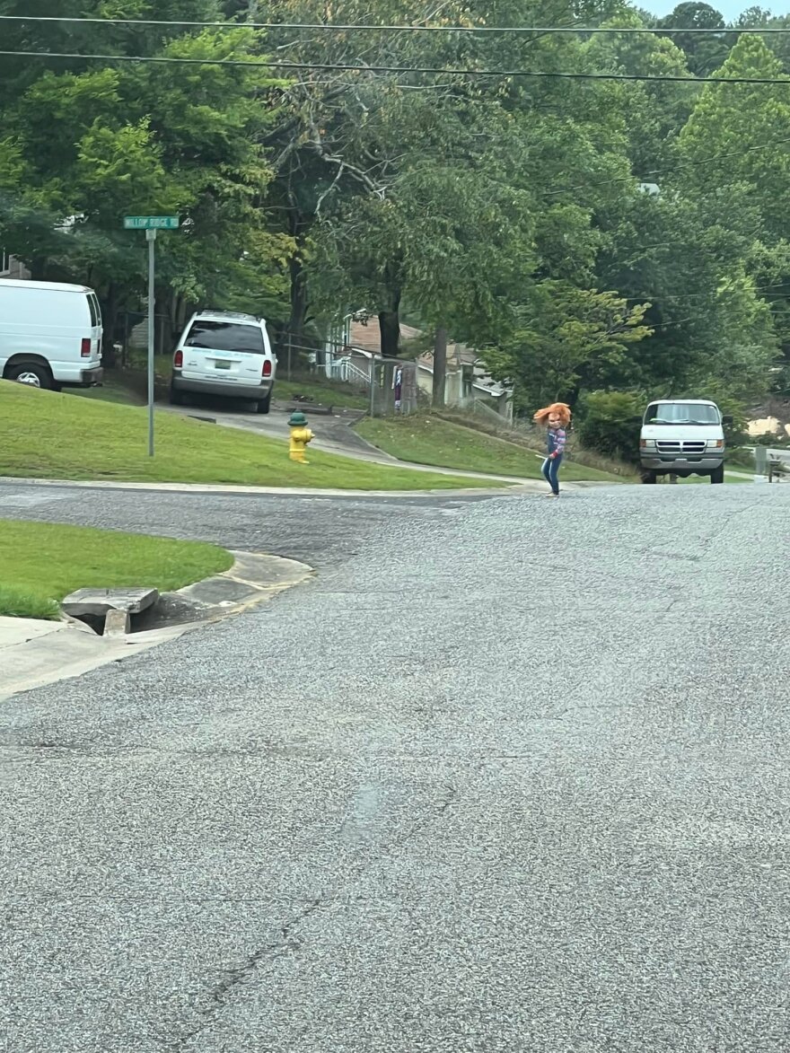 Τσάκι: 5χρονο αγόρι μεταμφιέστηκε στην τρομακτική κούκλα και προκάλεσε πανικό στη γειτονιά του