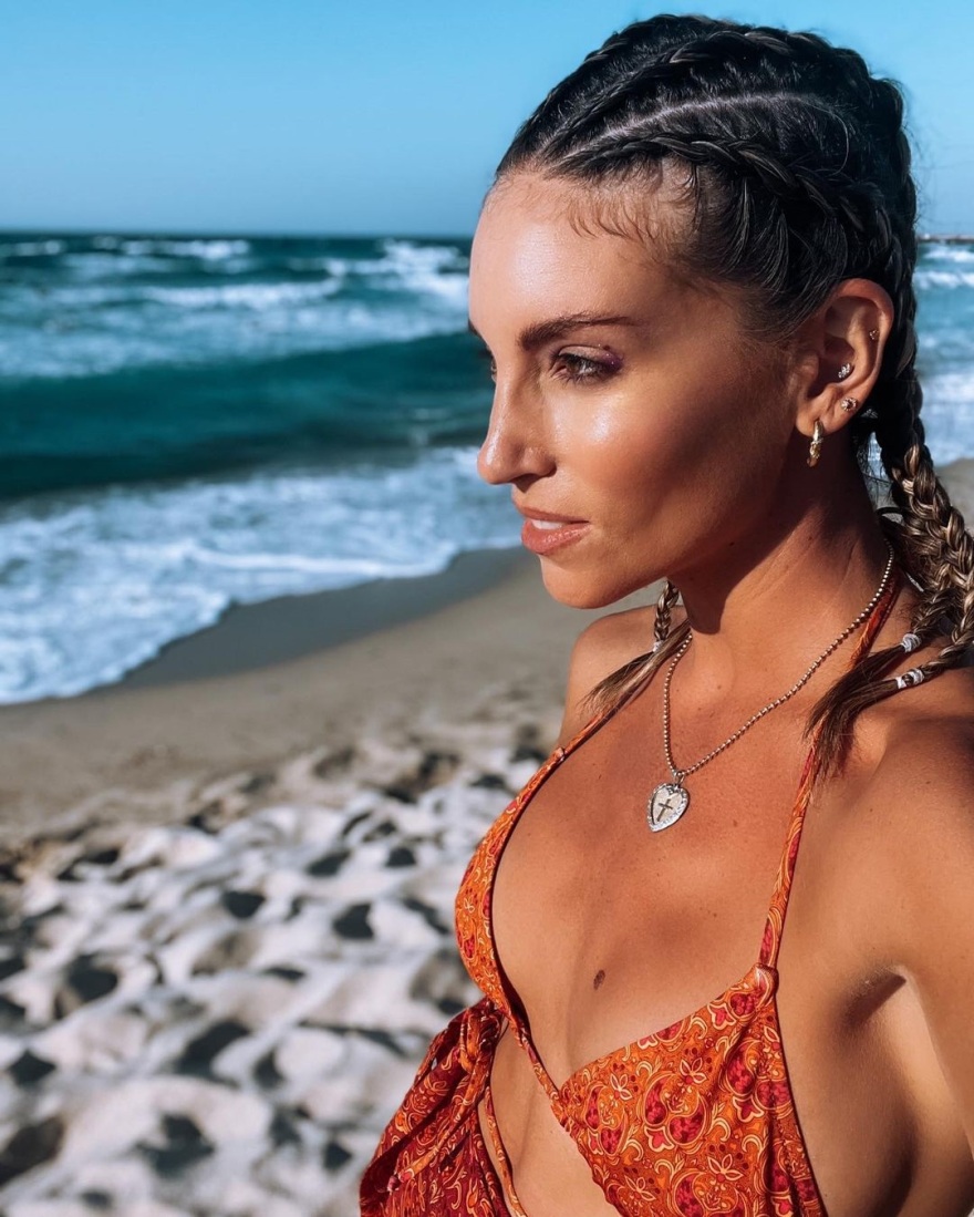 Η Αθηνά Οικονομάκου μετά τη Μύκονο «τράβηξε» για Ικαρία