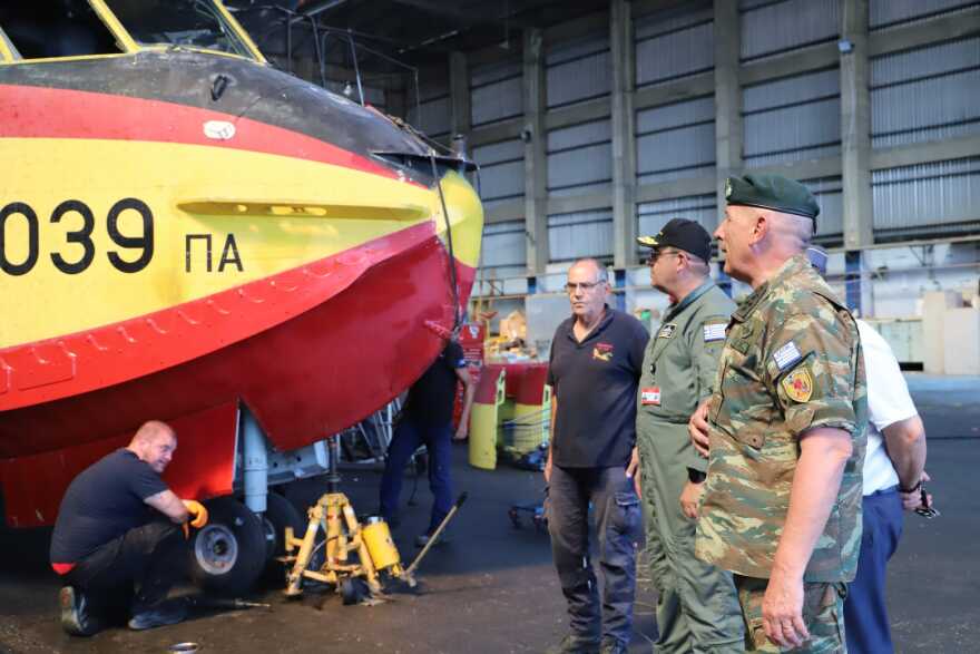 Ο Αρχηγός ΓΕΕΘΑ στα εποχούμενα περίπολα πυρασφάλειας και την 112 Πτέρυγα Μάχης - Φωτογραφίες