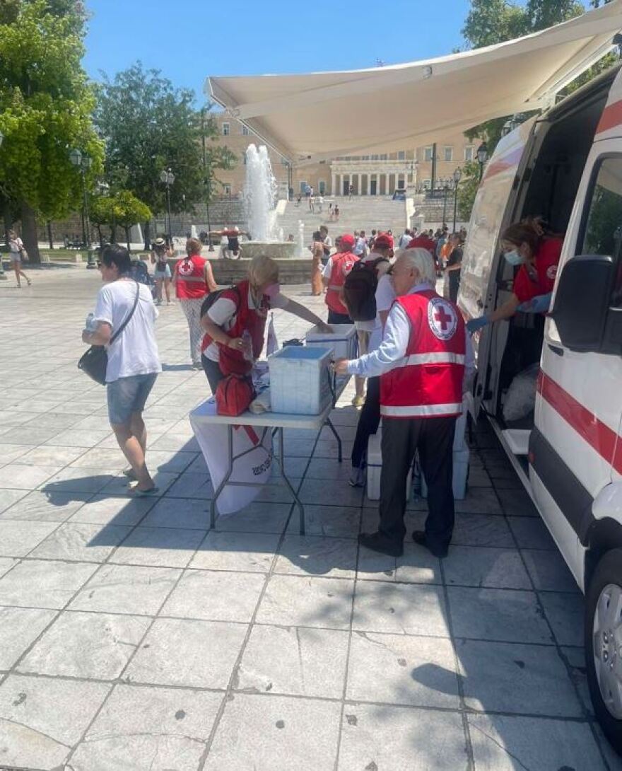 Ελληνικός Ερυθρός Σταυρός: 10 οδηγίες για προστασία από τον καύσωνα