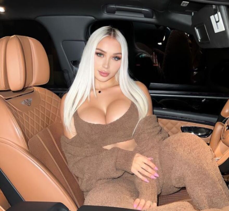 Μοντέλο του Playboy μαζεύει χρήματα μέσω... OnlyFans για να αγοράσει την αγαπημένη της ομάδα