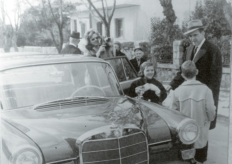 Ο Νίκος Παπανδρέου έκανε μυθιστόρημα τους έρωτες του Ανδρέα με πρωταγωνιστρια την «άγνωστη» Χρύσα