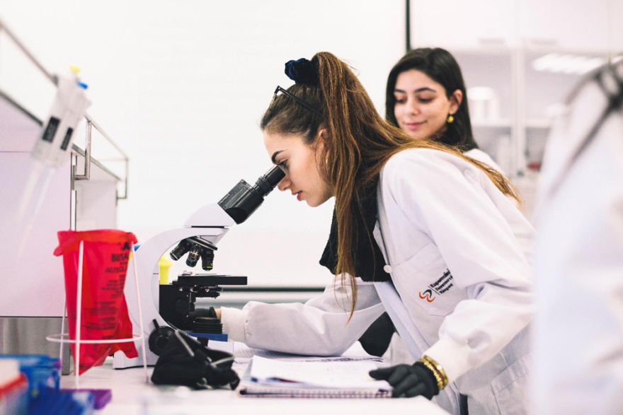 Βιοϊατρικές Επιστήμες: Το κατάλληλο σημείο εκκίνησης για μία σπουδαία σταδιοδρομία