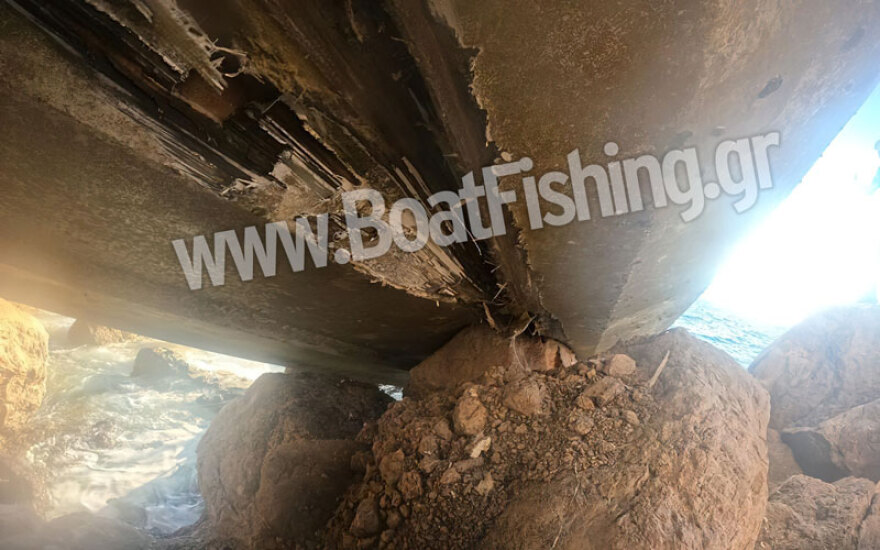 Αττάλεια: Σκάφος της τουρκικής Ακτοφυλακής προσέκρουσε σε βράχια