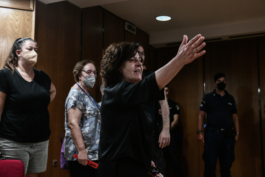 Επεισόδιο Λαγού με Μάγδα Φύσσα: «Θα ξεφτιλίσουμε το δικαστήριό σας» - «Στα λαγούμια σας, τελειώσατε»!