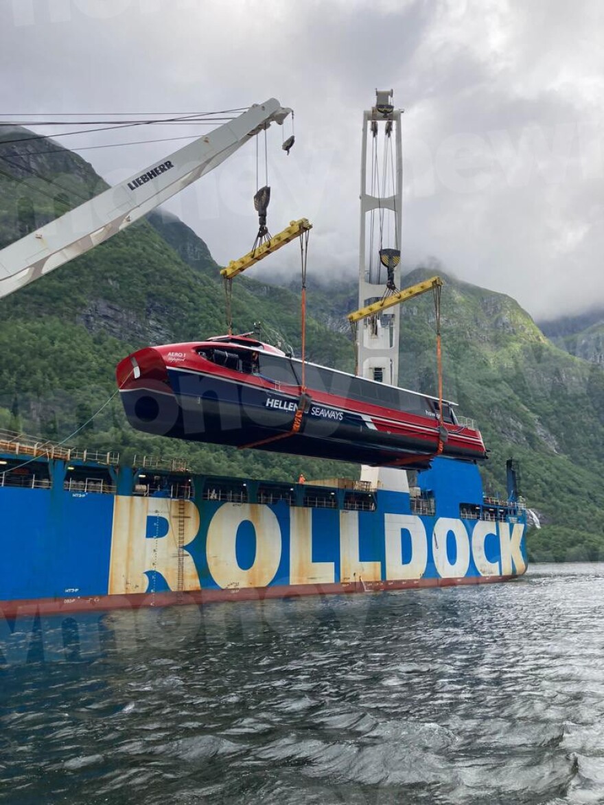 Ξεκίνησε η μεταφορά των τριών νεότευκτων catamaran του Ομίλου Attica