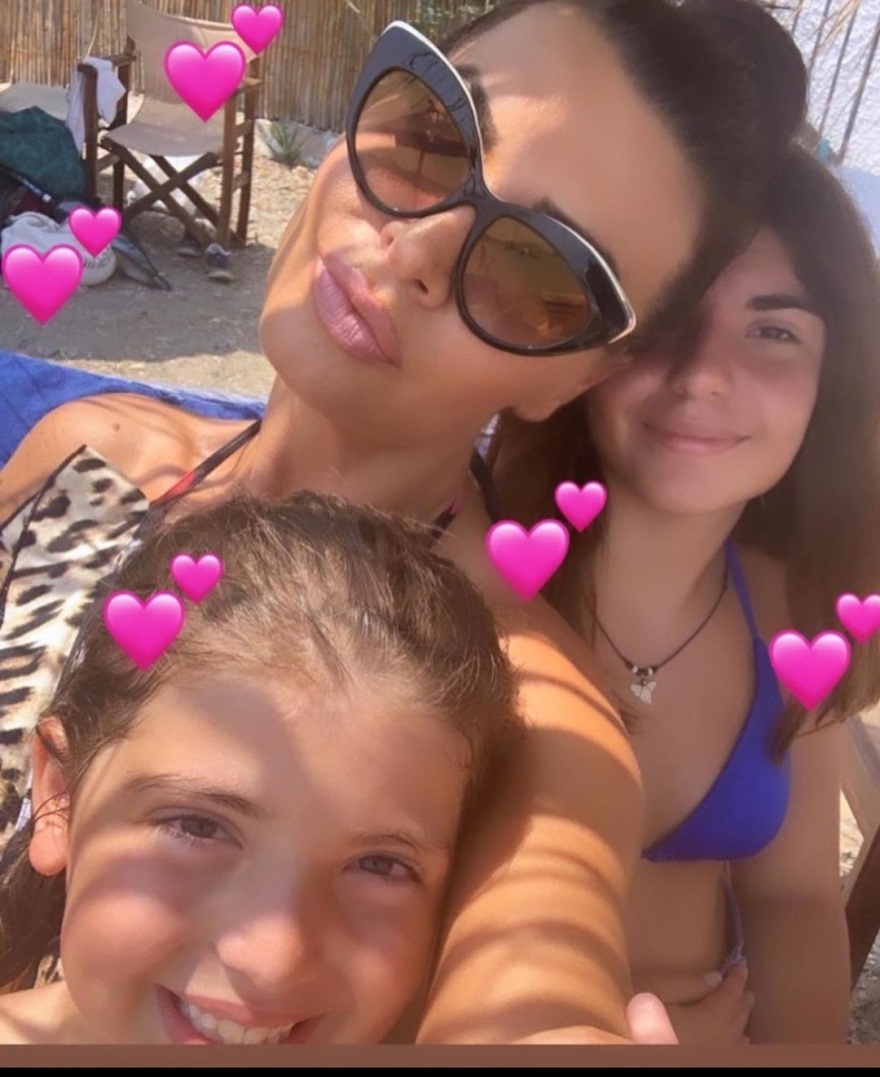 Νίνα Λοτσάρη: Έγινε 48 και το γιόρτασε με τις κόρες και τον σύντροφό της