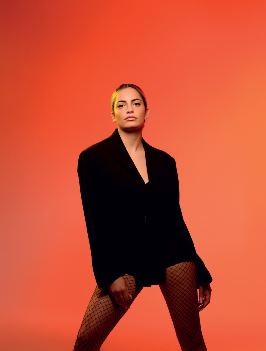 H ταλαντούχα Daphne Lawrence και η συνεργασία της με την Άννα Βίσση