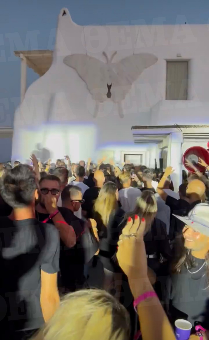 Μύκονος: Το πάρτι στον Άγιο Στέφανο, το κάλεσμα των Χούρι και οι βουτιές του Νιάρχου στη Ρήνεια