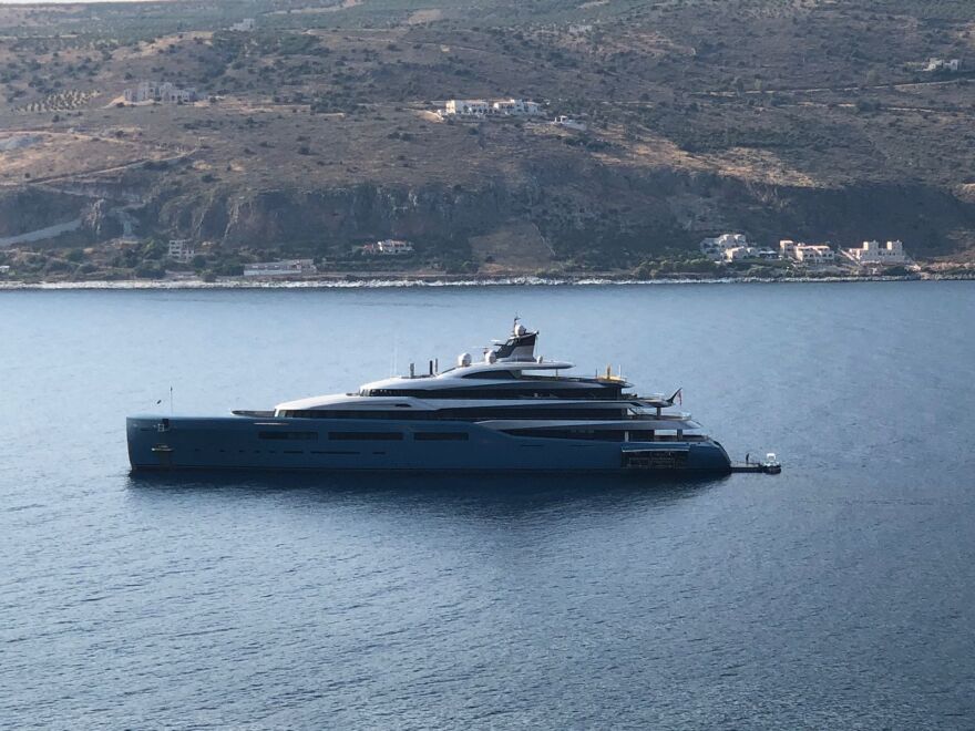 Τζο Λιούις: Στο Λιμένι της Μάνης η εντυπωσιακή θαλαμηγός του ιδιοκτήτη της Τότεναμ