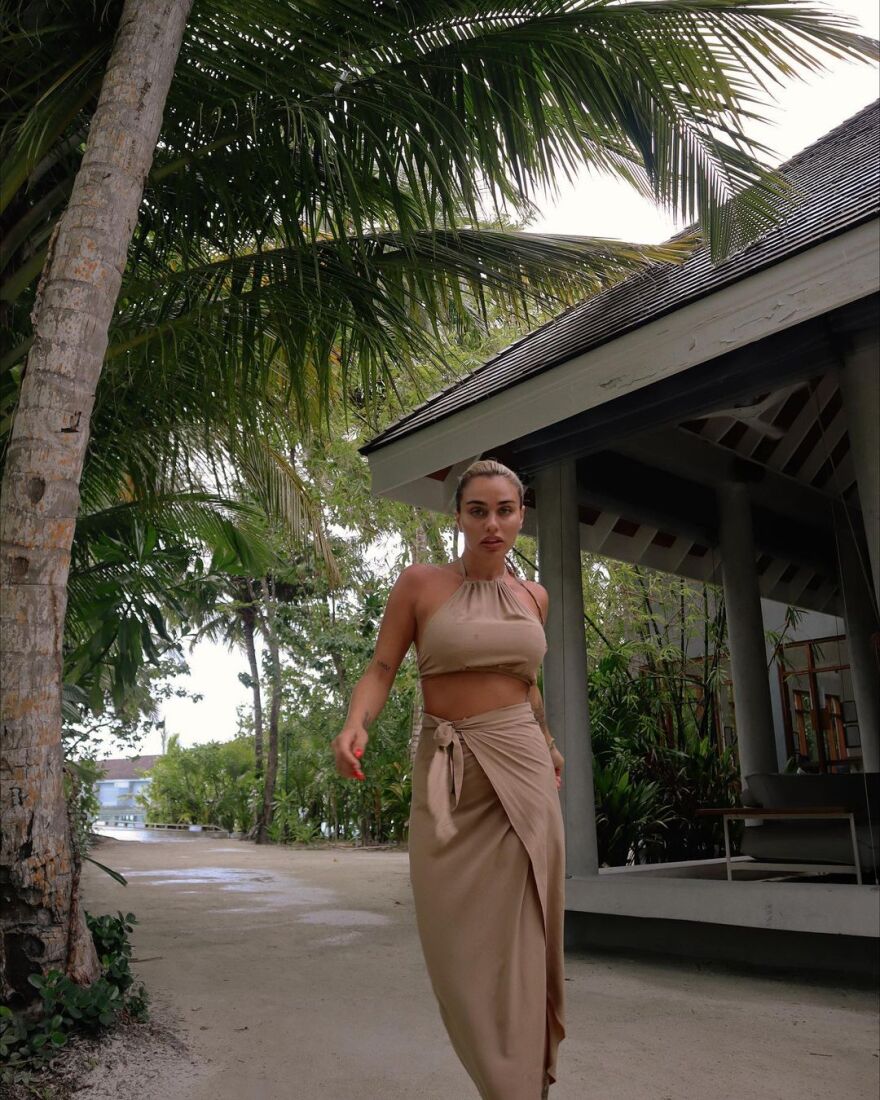 Κόνι Μεταξά: Απάντησε για το κόστος του ταξιδιού της στις Μαλδίβες