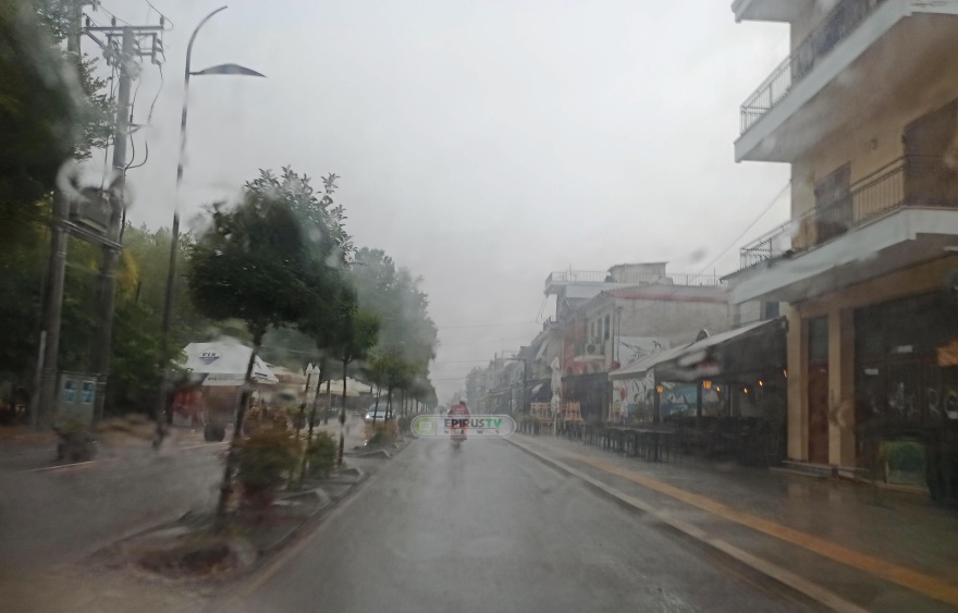 Ισχυρή χαλαζόπτωση στην Κοζάνη προκάλεσε ζημιές και σε αυτοκίνητα - Δείτε βίντεο και φωτογραφίες