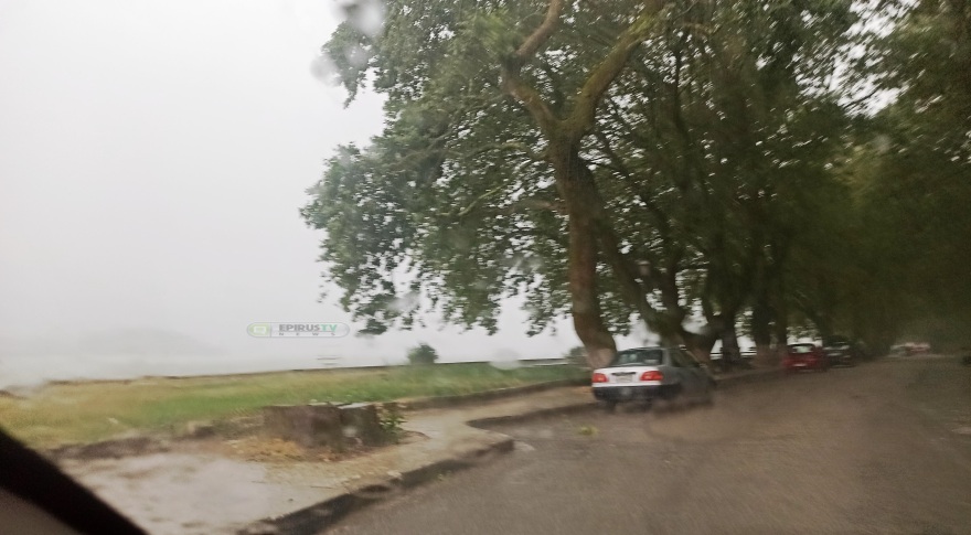 Ισχυρή χαλαζόπτωση στην Κοζάνη προκάλεσε ζημιές και σε αυτοκίνητα - Δείτε βίντεο και φωτογραφίες