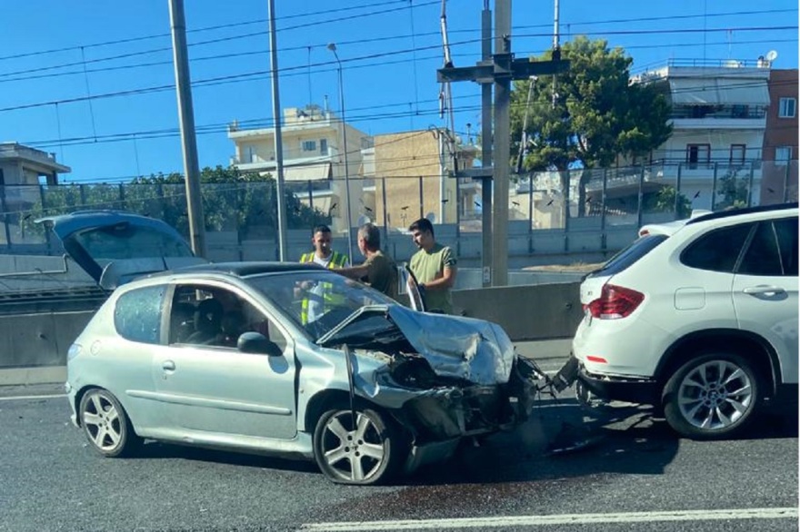 Ουρές χιλιομέτρων στην Αττική Οδό λόγω τροχαίου