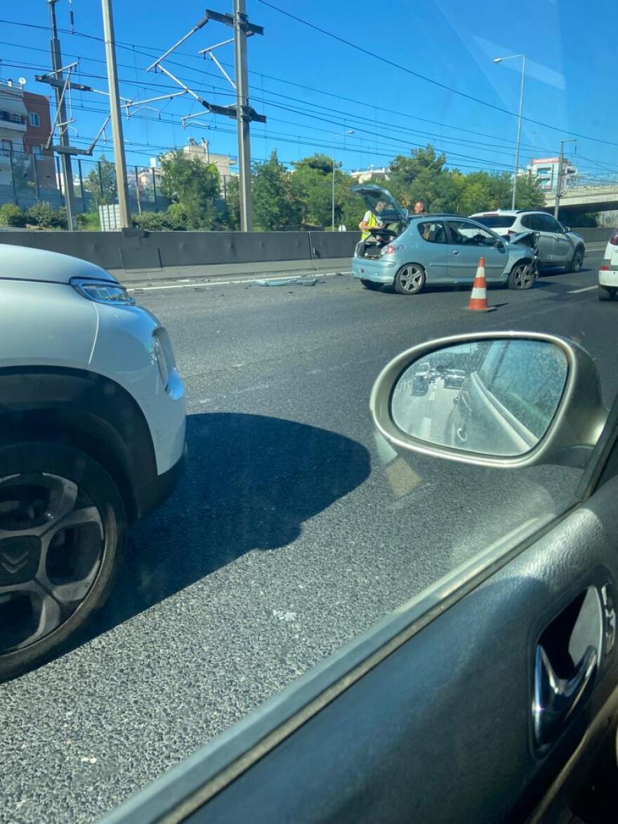 Ουρές χιλιομέτρων στην Αττική Οδό λόγω τροχαίου