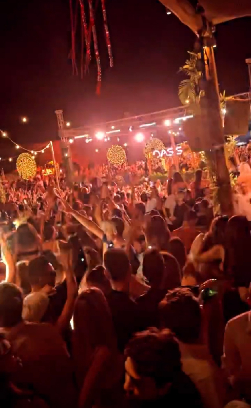 Μύκονος: Τα μπουγέλα με σαμπάνια, το πάρτι της Hublot και η βίλα του Ντερούλο