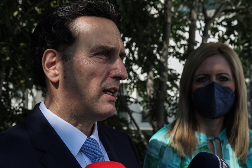 Ο Φιλιππίδης την είχε κλειδώσει στο καμαρίνι και την απειλούσε πως «αν φύγει δεν υπάρχει γυρισμός»