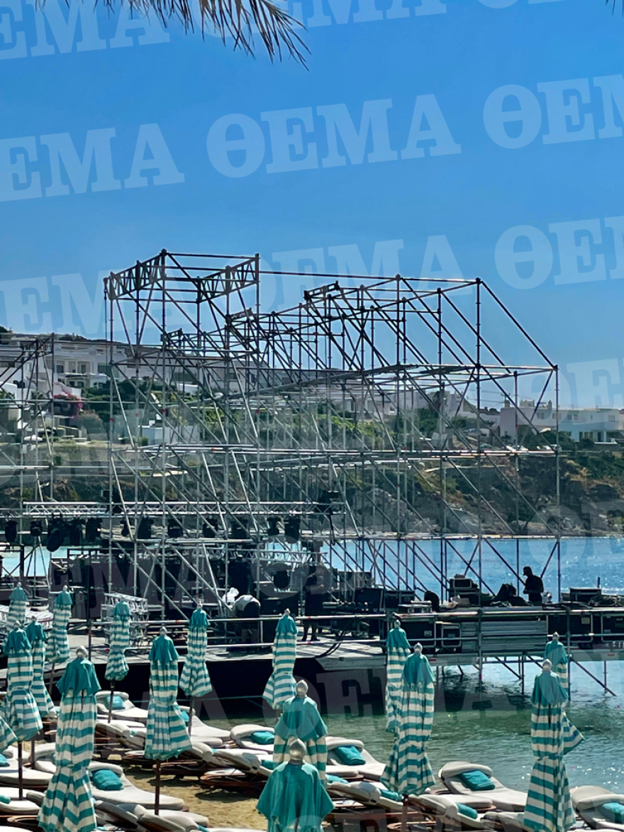 Μύκονος: Τα μπουγέλα με σαμπάνια, το πάρτι της Hublot και η βίλα του Ντερούλο