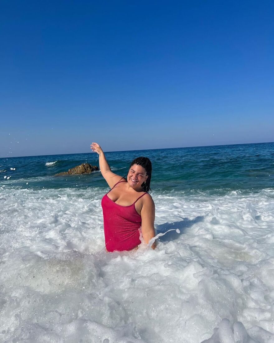 Δανάη Μπάρκα: «Παλεύει» με τα κύματα