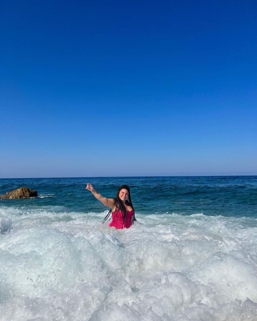 Δανάη Μπάρκα: «Παλεύει» με τα κύματα