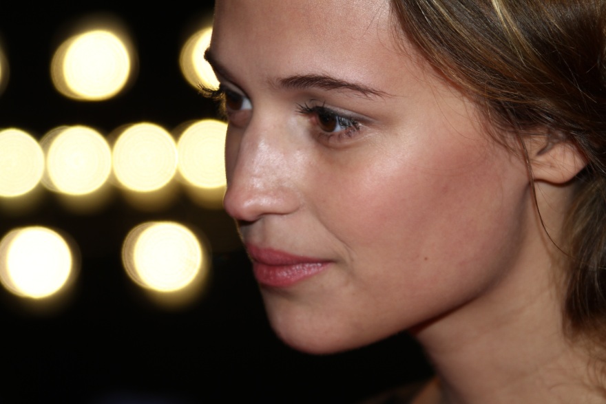 Alicia Vikander: «Ήμουν στο απόγειο της φήμης μου αλλά ένιωθα λύπη και μοναξιά»