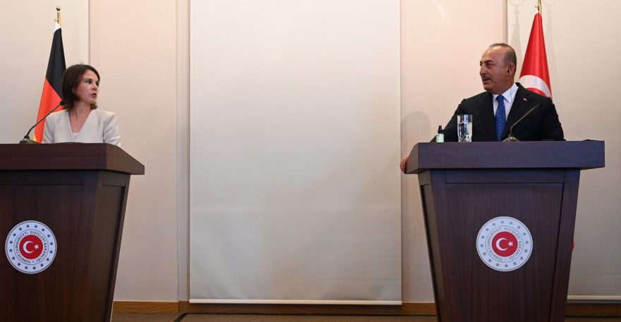 Το σόου Τσαβούσογλου και το «stop» της Μπέρμποκ - «Ευρωπαϊκά τα σύνορα της Ελλάδας»